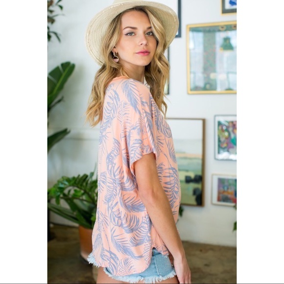 🆕🎉HP🎉Leaf Print Twist Front Knit Top - Picture 7 of 8